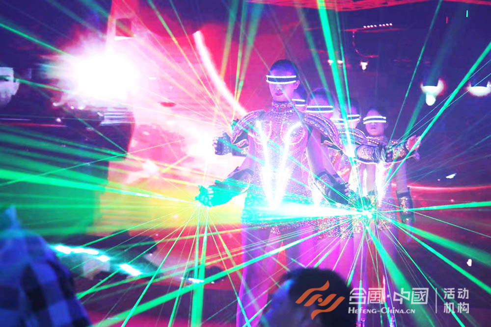 全彩機(jī)器寶貝演出節(jié)目-1