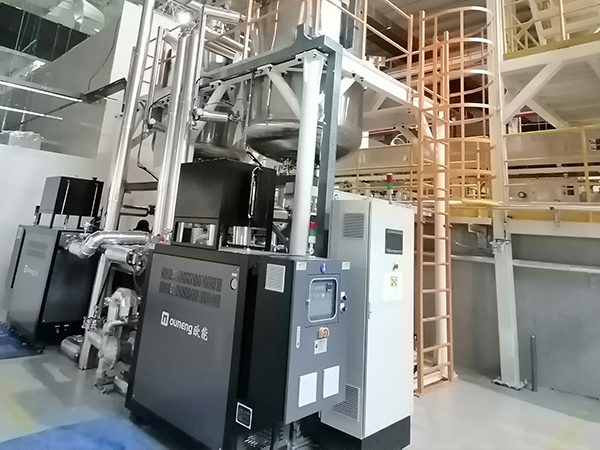 鋰電內材料生產，反應釜定制油加熱器控溫表現出色