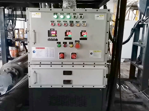 超高溫油式模溫機為碳釬維產品生產控溫，遠程操控